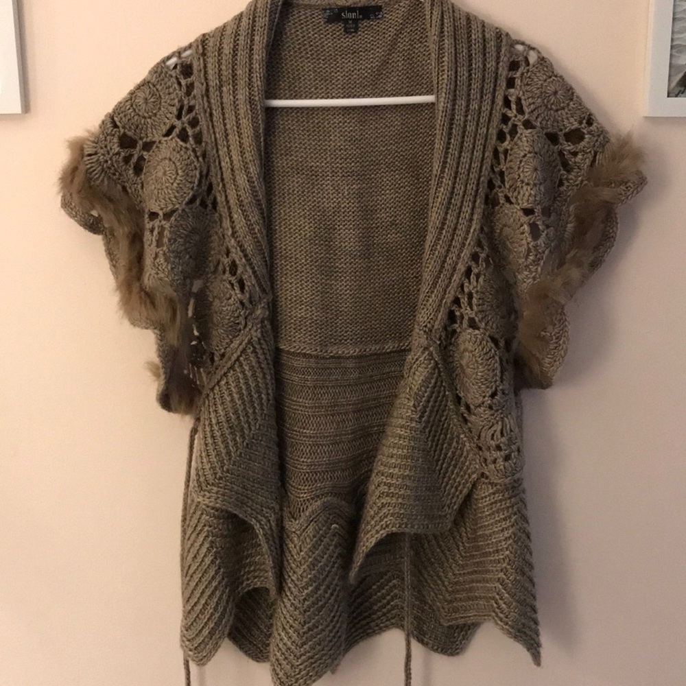 Brown/tan sweater with faux fur detail.